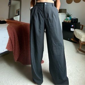 High waist black pants.